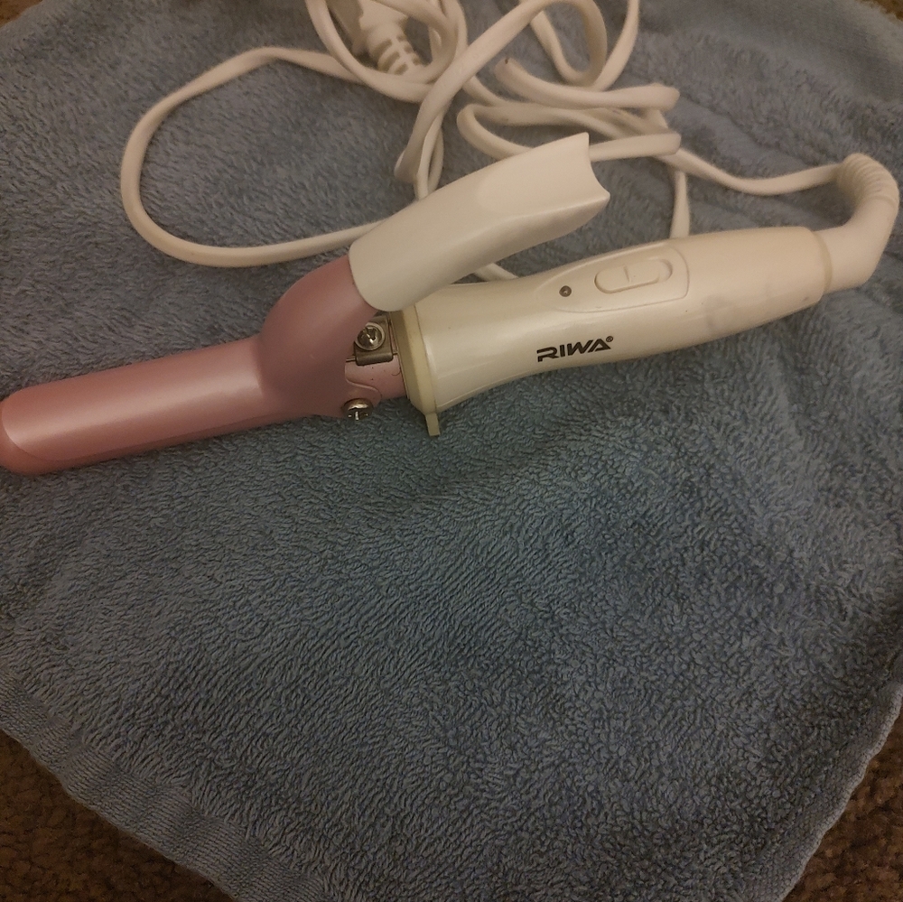 Riwa Pink and White Curling Iron